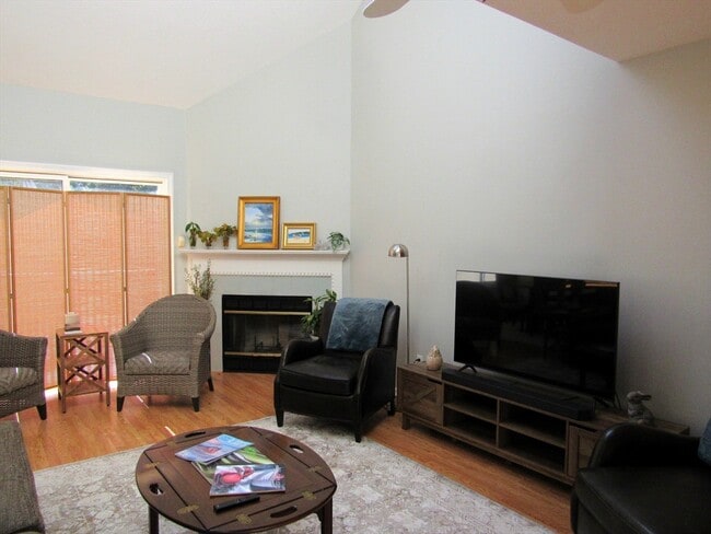 Building Photo - 45 Harbor Hill Dr