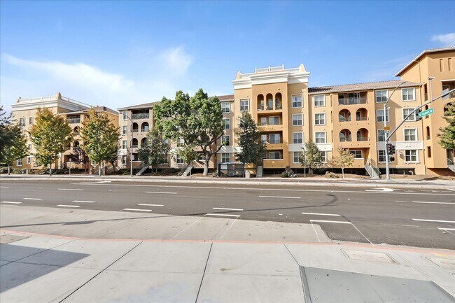 Building Photo - 1445 Fruitdale Ave