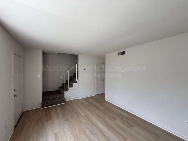 Foto del edificio - 809 Denton Cir