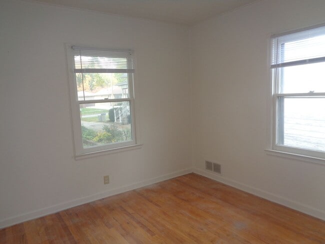 Building Photo - 5613 Baldwin Ave