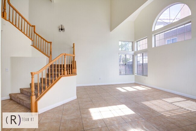 Building Photo - Discover the Ultimate Family Home in Herit...