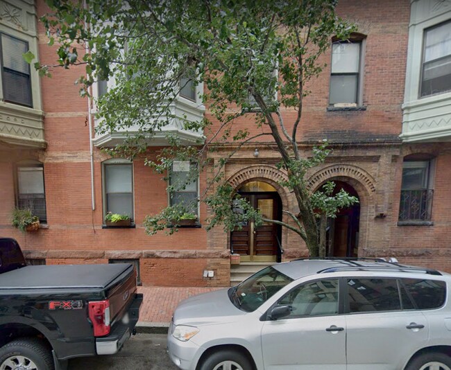 Building Photo - 17 Garrison St