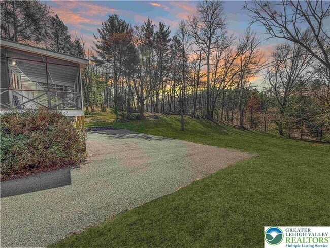 Foto del edificio - 308 Hemlock Ln