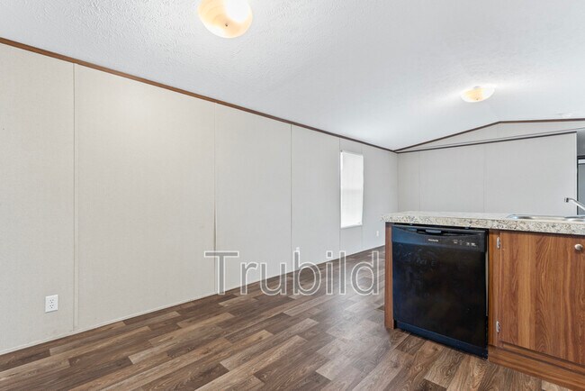 Building Photo - 308 Lakeside Ln