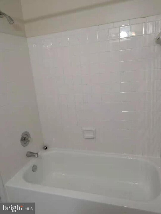 Foto del edificio - 7808 Vanity Fair Dr