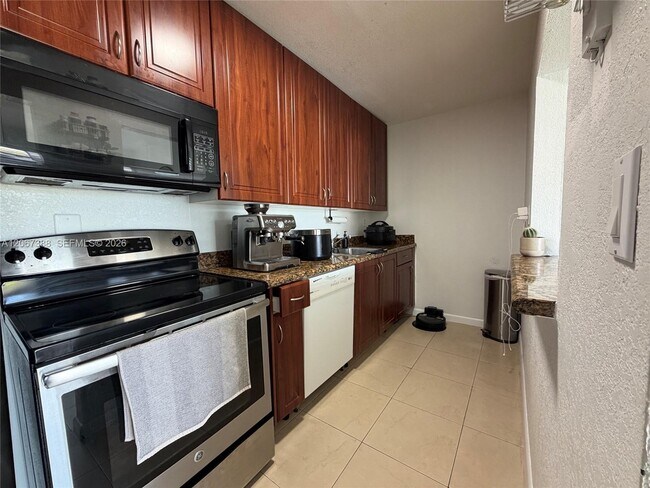 Building Photo - 4550 NW 79th Ave