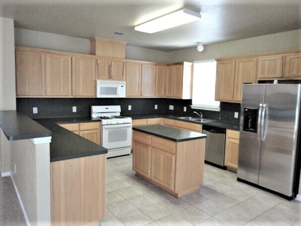 Foto del edificio - 2221 Plainfield Ct