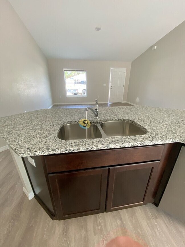 Building Photo - Gorgeous 3BR/2BA Home for Rent in Ocala!
