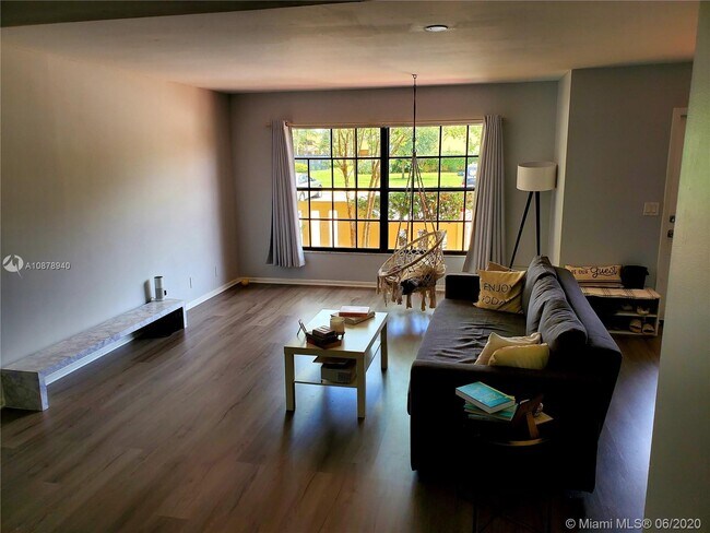 Building Photo - 9469 NW 39th Pl