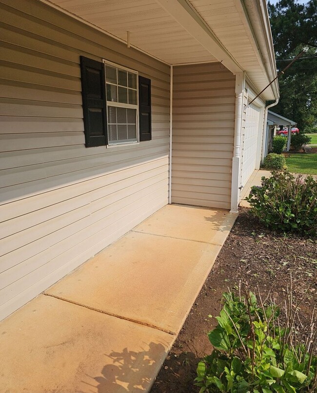 Building Photo - Henry County 3 bedroom, 2 Bath