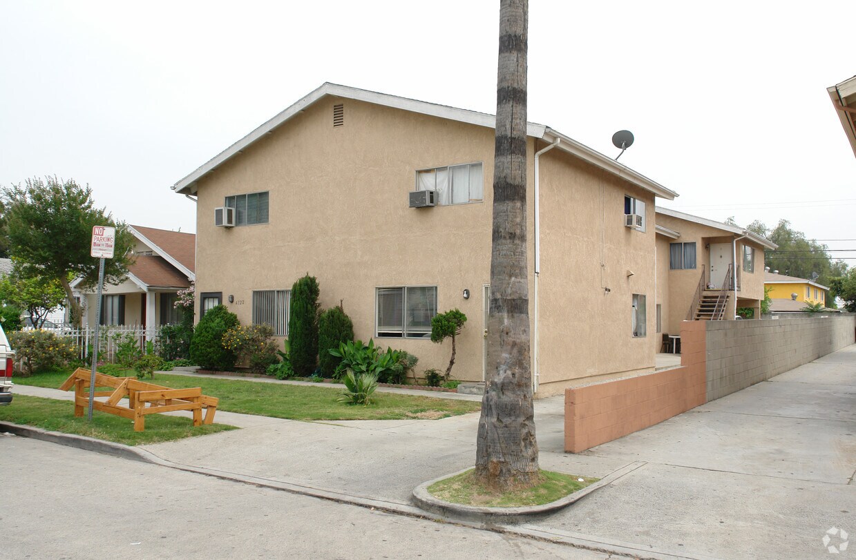 Primary Photo - 4122 Sequoia St
