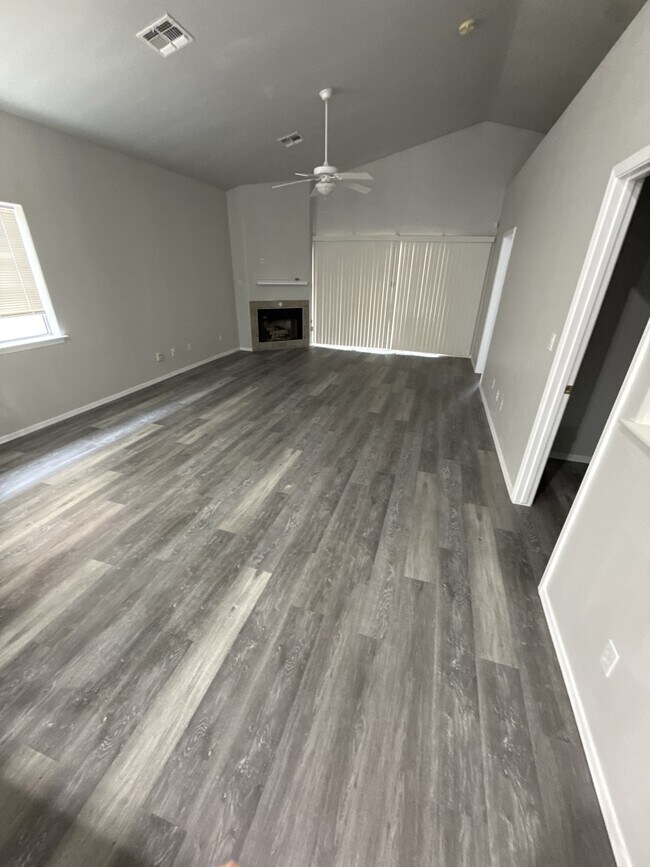 Foto del edificio - 1825 E Shore Villas Dr