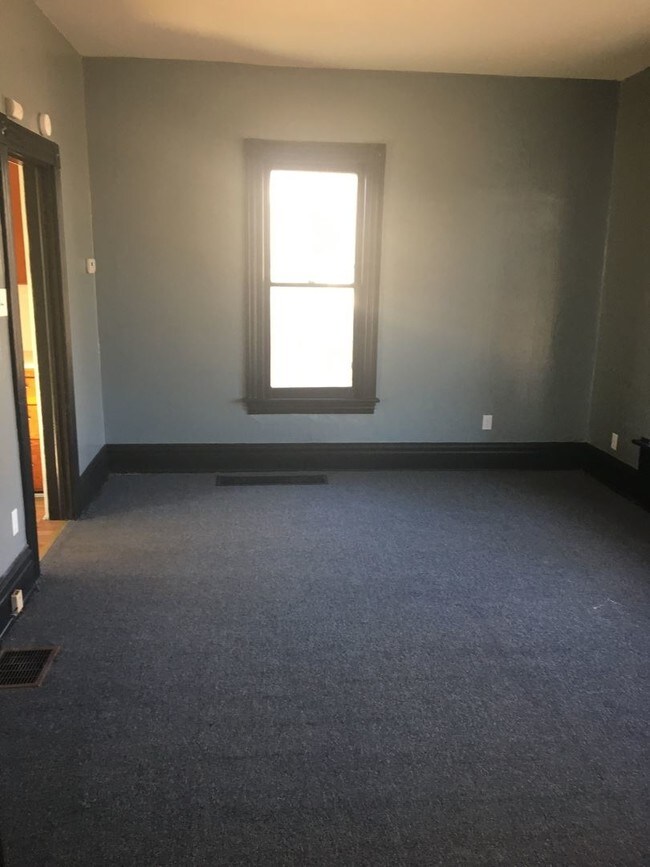 Building Photo - 1 br, 1 bath Apartment - 115 2nd Ave. #1