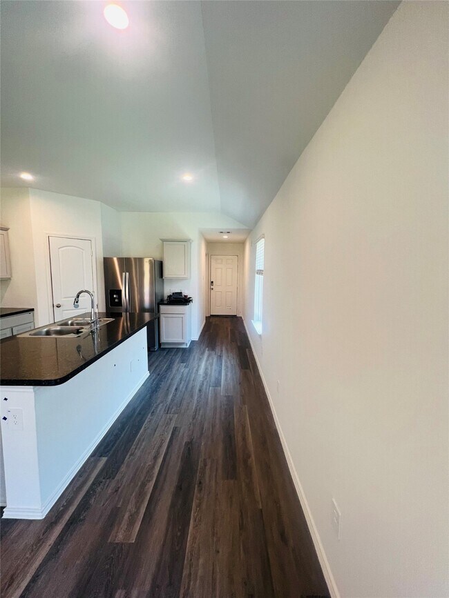 Foto del edificio - 5215 Mossdale Blf Ln