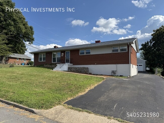 Foto del edificio - 227 Maplelawn Ave NE