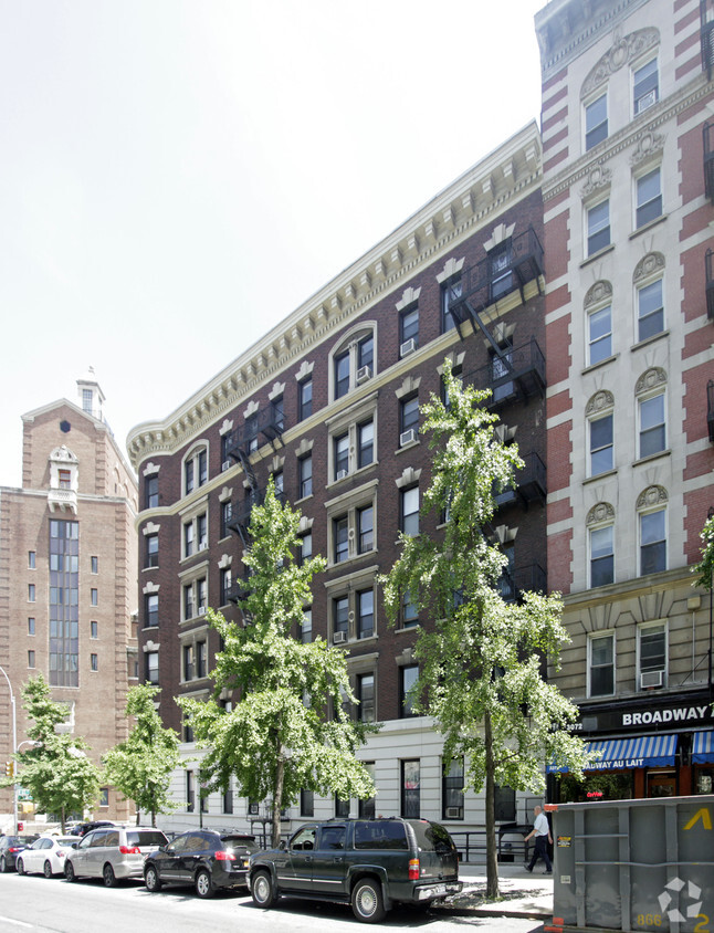 Building Photo - Castle Court