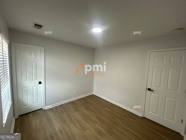 Building Photo - 304 Klinetop Dr