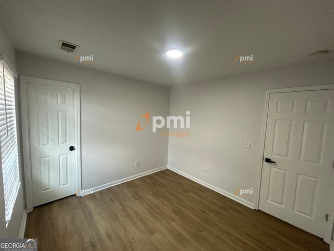 Foto del edificio - 304 Klinetop Dr