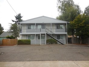 Building Photo - 417 SE 6th Ave