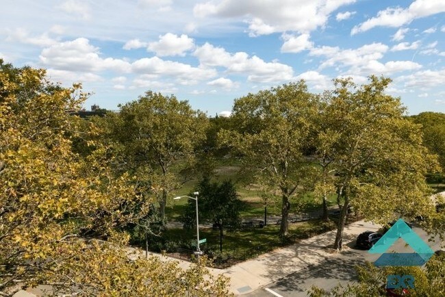 Foto del edificio - 42 Orient Ave