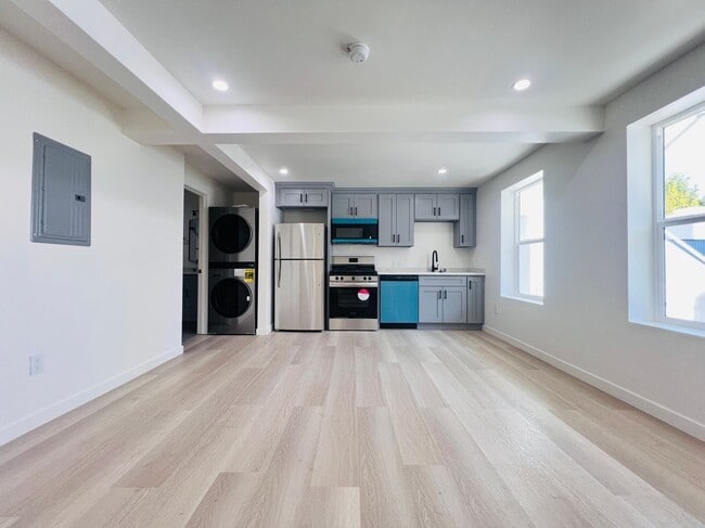 Building Photo - 1817 S Highland Ave