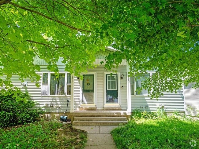 Building Photo - 523 Potter St