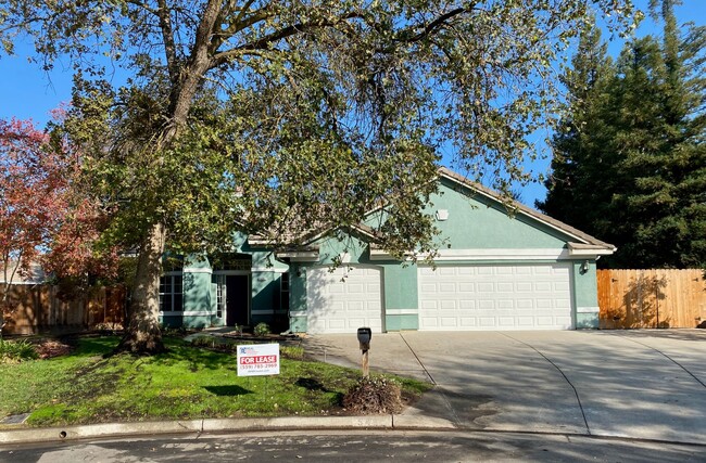 Foto del edificio - $2,395 W. Bluff Ave, Fresno 3/2, Sparkling...