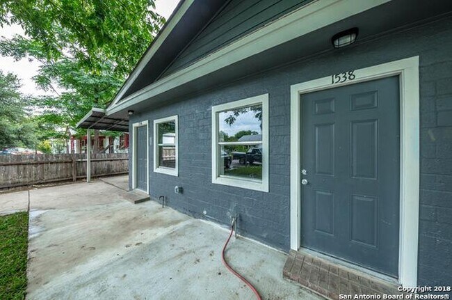 Building Photo - 1538 W Hollywood Ave