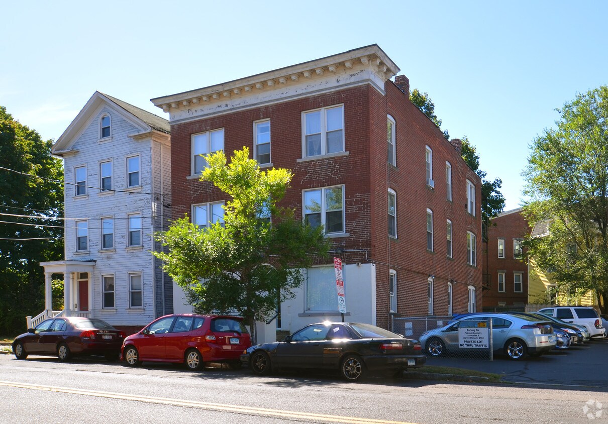 Foto principal - 588 East St