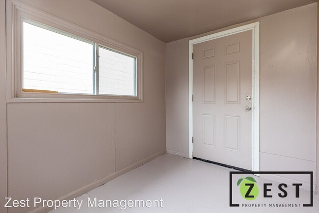 Building Photo - 1 br, 1 bath Apartment - 19325 Beech Daly ...