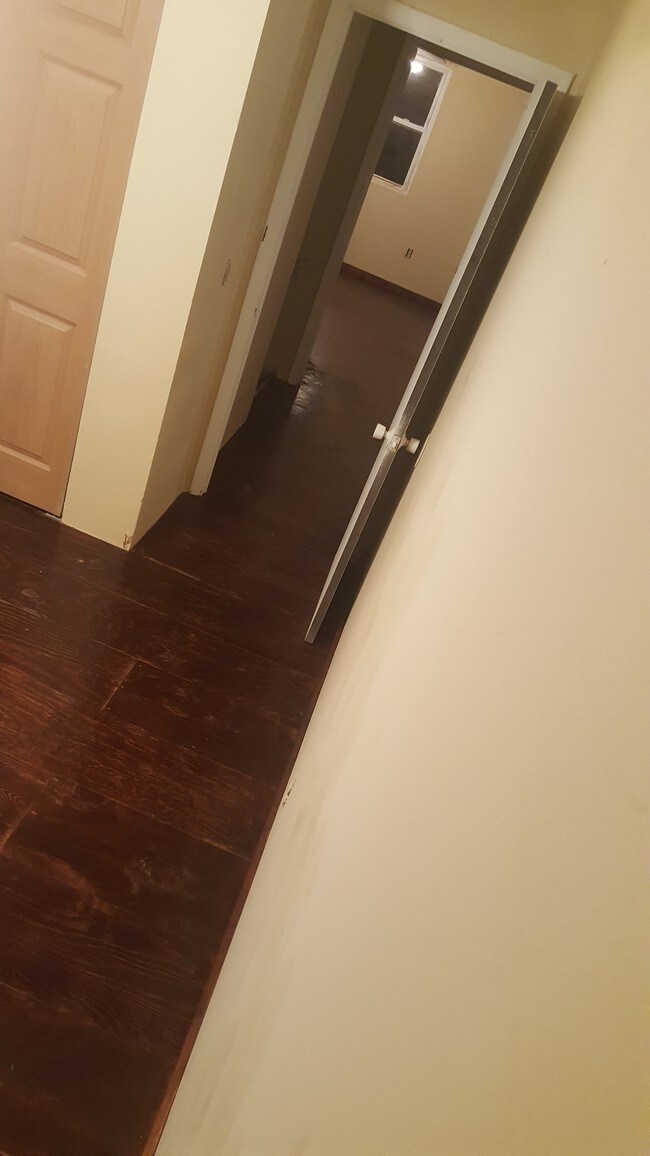 Bdrm - 3887 W 165th St