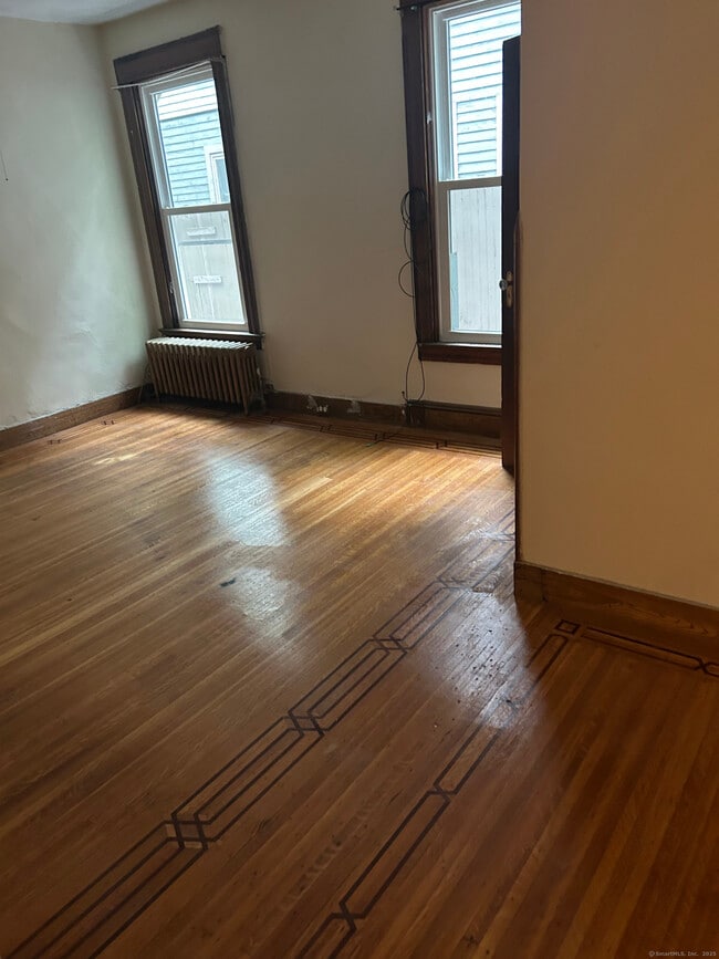 Building Photo - 781 Elm St