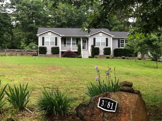 Building Photo - Hidden Haven