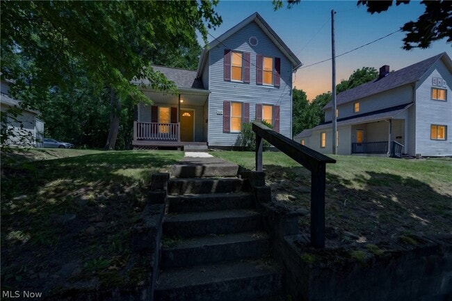 Building Photo - 505 Brown St