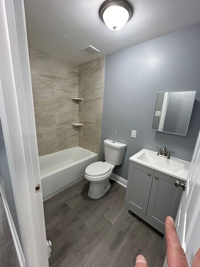 Foto del edificio - NEW 2 BED 1 BATH APARTMENT FIRST FLOOR