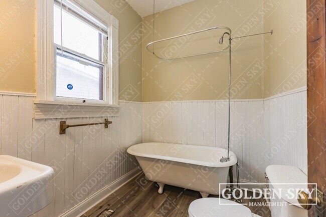 Foto del edificio - 805 E Jackson St