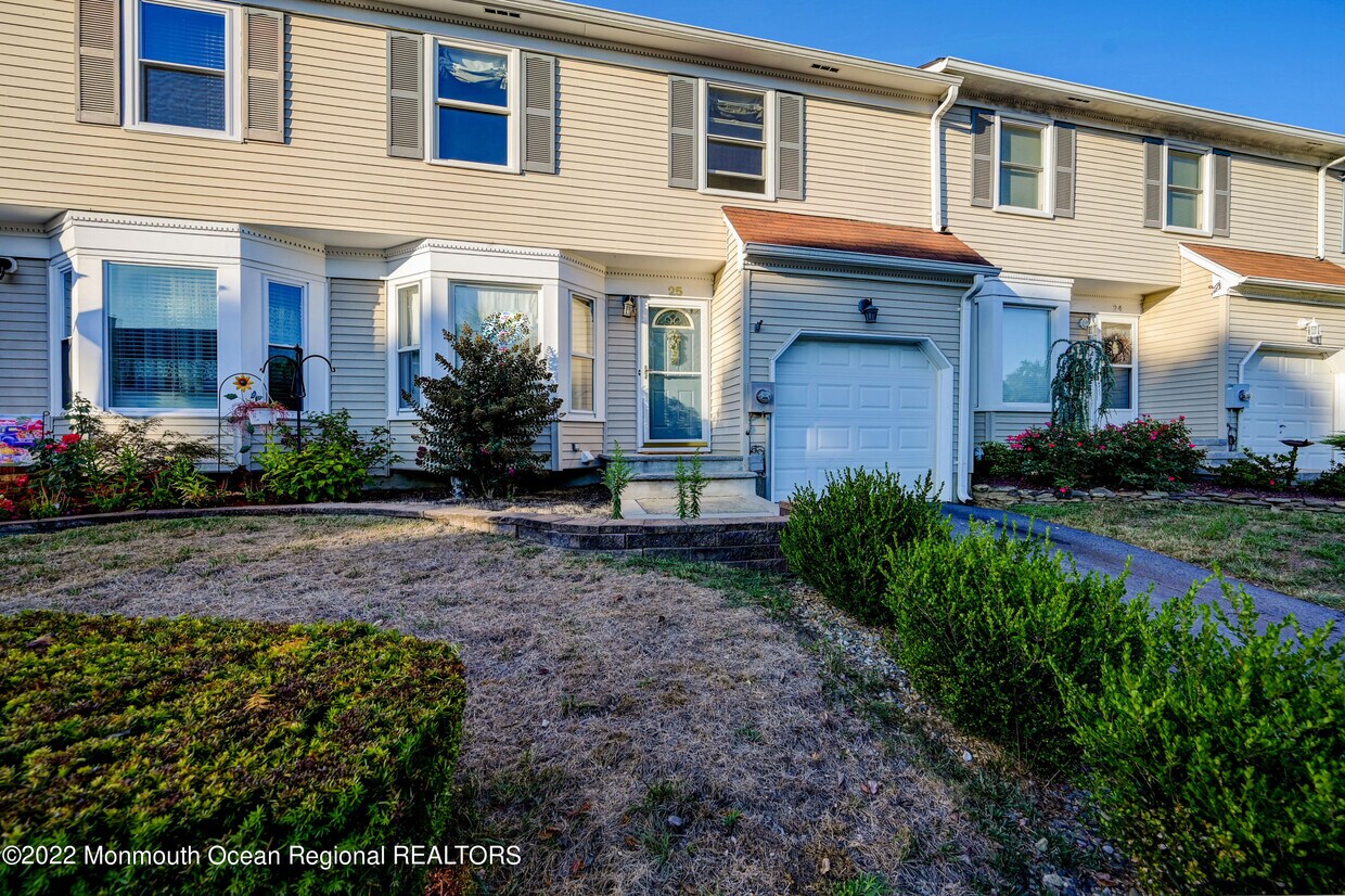 25 Carriage Ln, Englishtown, NJ 07726 Condo for Rent in Englishtown