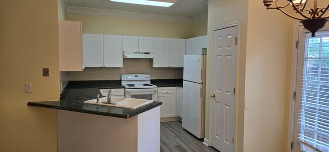 Building Photo - 5074 Leeshire Trce