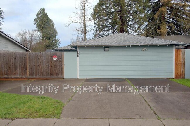 Building Photo - 1502 Prune St