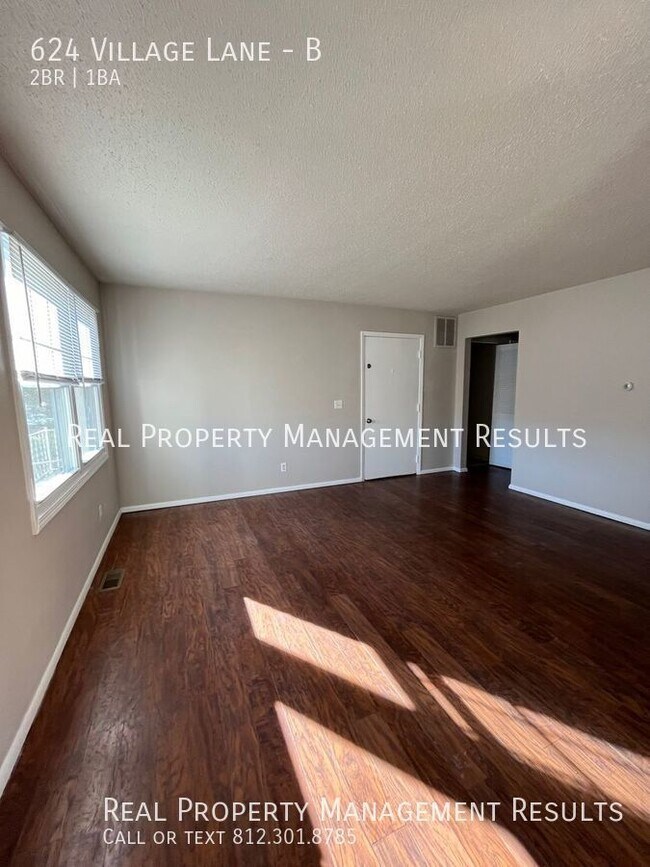 Foto del edificio - 624 Village Ln