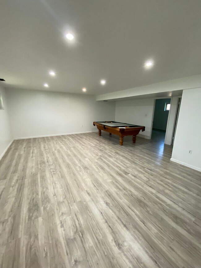 Building Photo - Fully renovated private basement apartment...