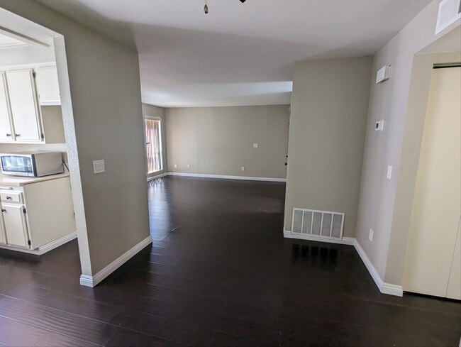 Building Photo - 9902 Aspen Cir