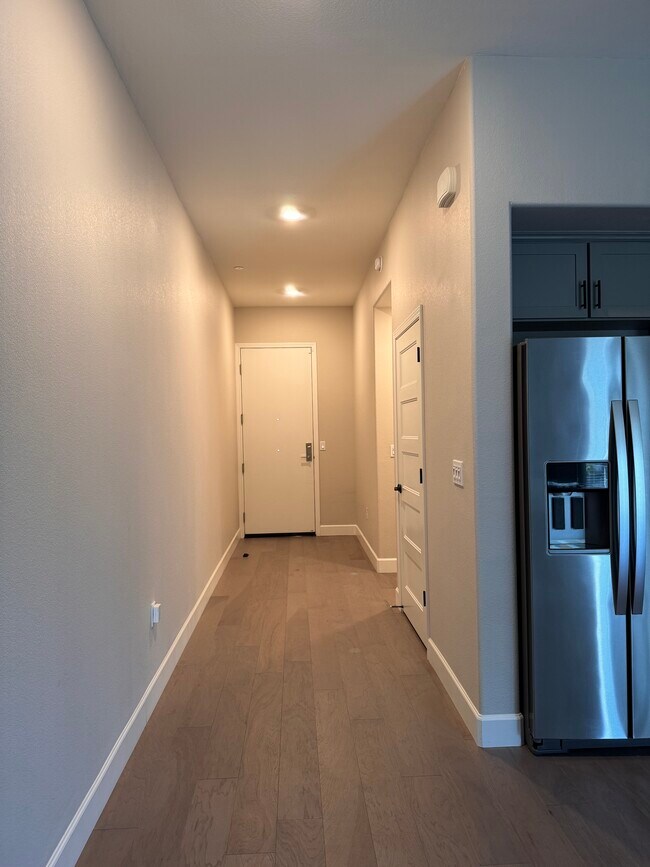 Entrada - 287 Llano de los Robles Ave
