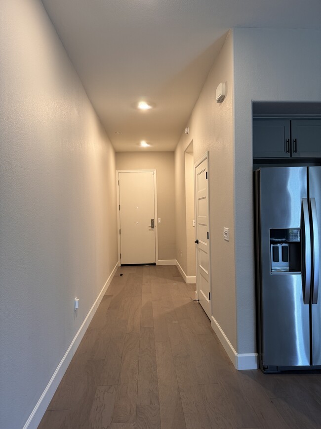 Entryway - 287 Llano de los Robles Ave