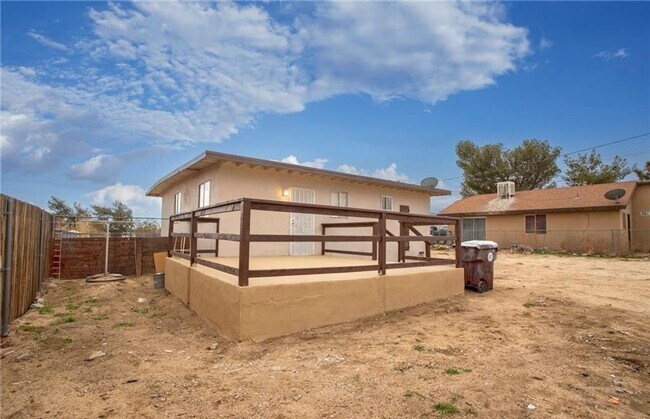 Building Photo - AVAILABLE NOW! LOVELY Remodeled 2 Bedroom ...