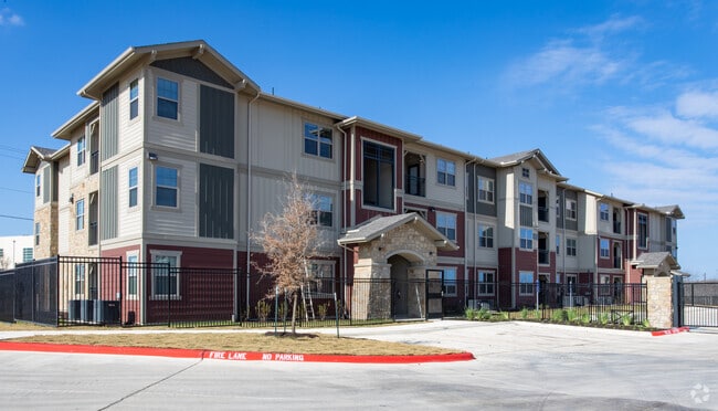 Building Photo - 3700 Dacy