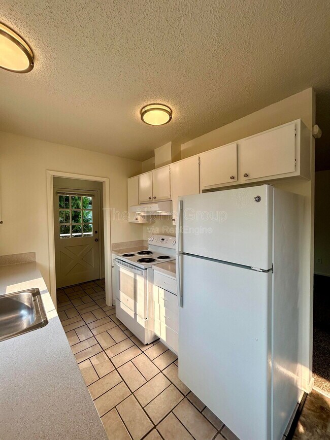 Photo - 6041 SW Valley Ave Apartment