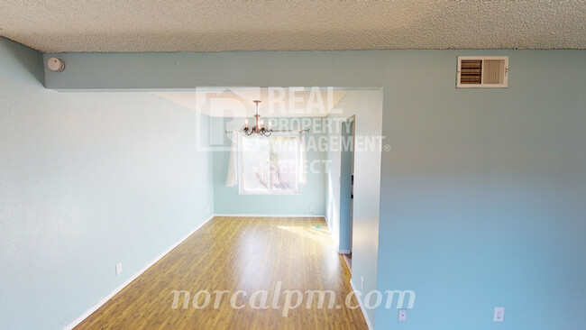Building Photo - 932 Regatta Dr
