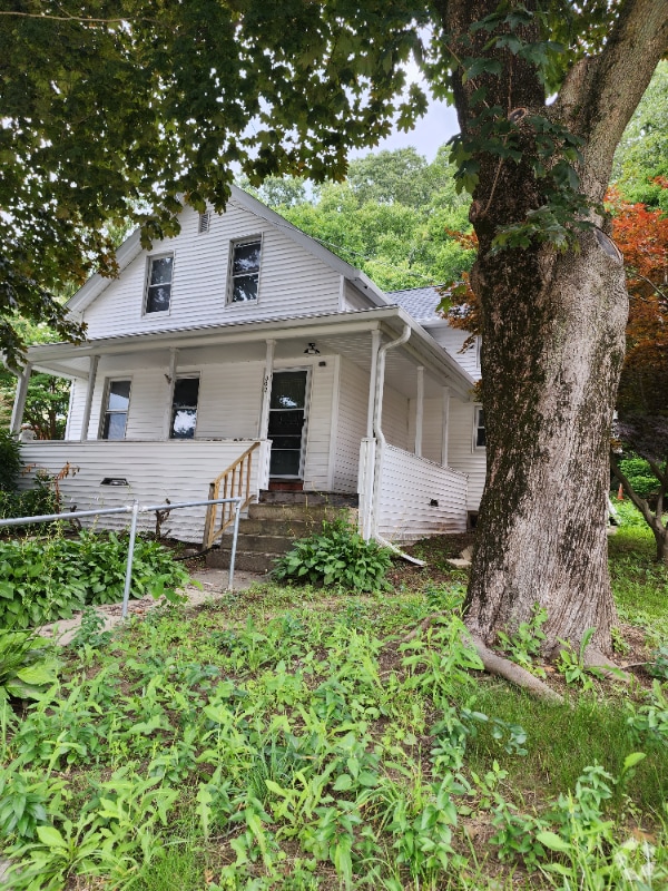 Building Photo - 302 Laurel Hill Ave