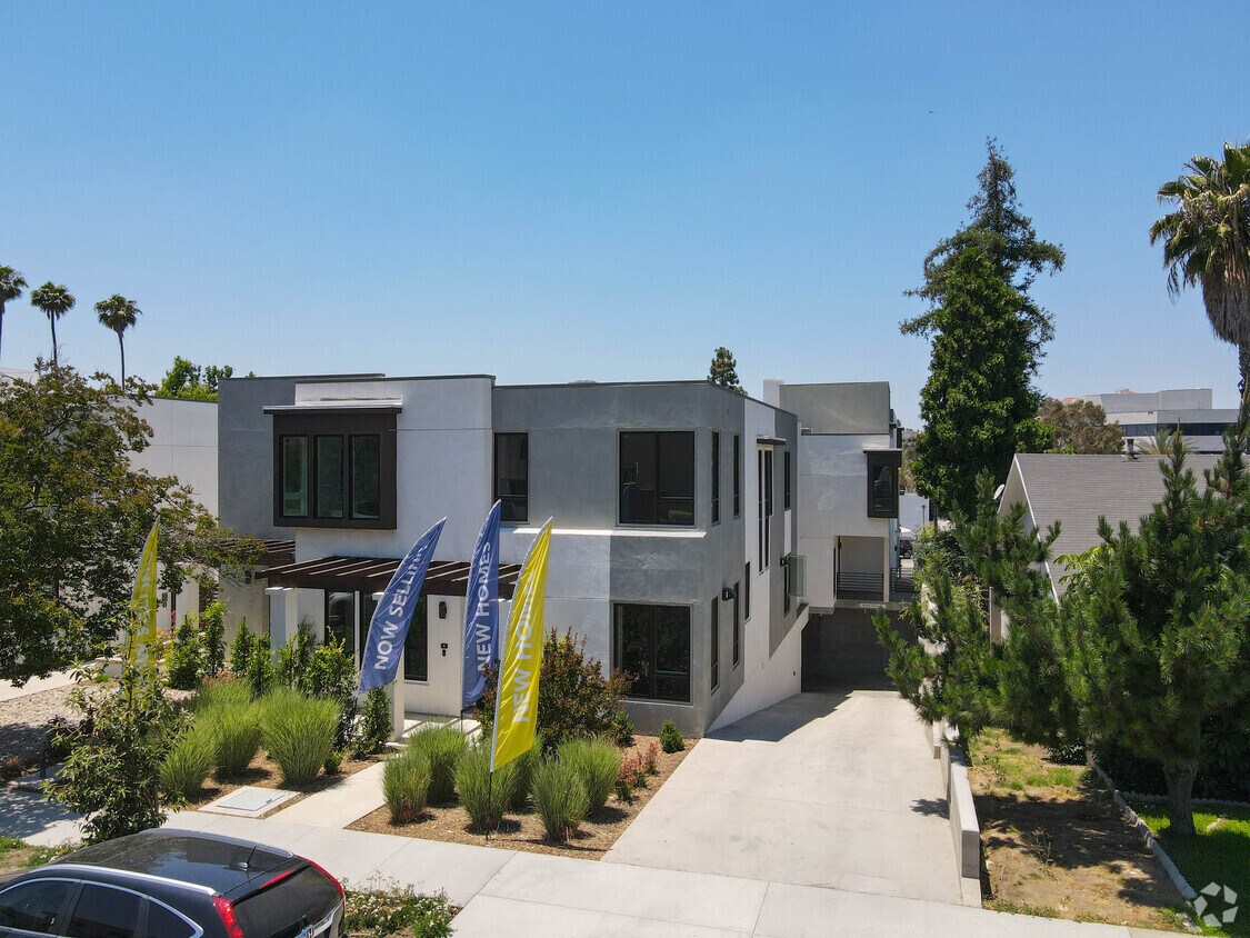 Primaria - 715-725 S Marengo Ave